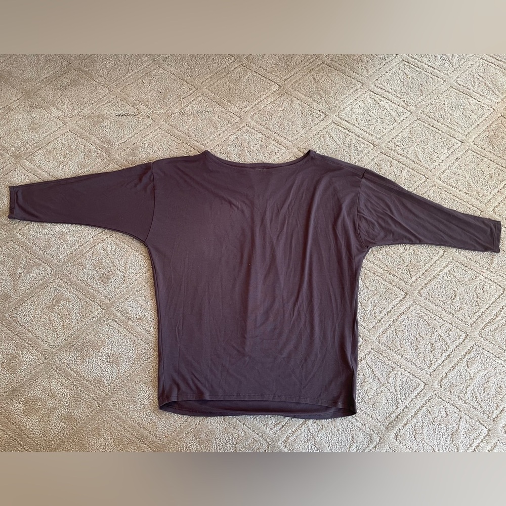 Athleta Women’s 3/4 Sleeve Top Size XS Workout Shirt Brown Cutout V On Neck